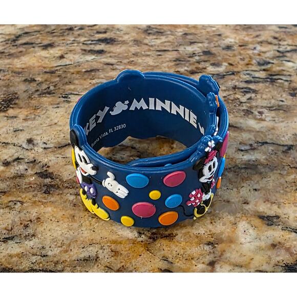 Disney Silicone Slap Bracelet - Mickey Mouse and Friends - Polka Dots - Picture 5 of 5